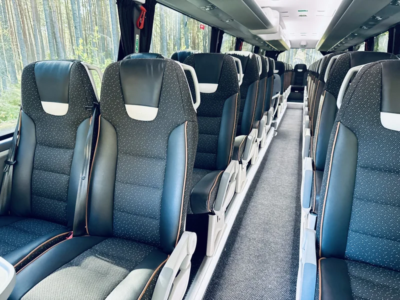 Irizar turismibuss, 49 reisijat salong ja varustus