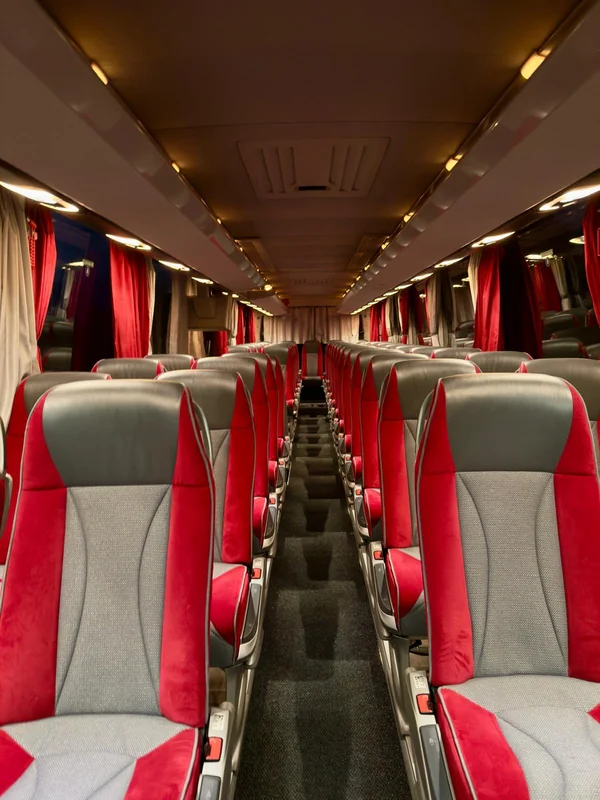 Setra turismibuss, 49 reisijat salong ja varustus