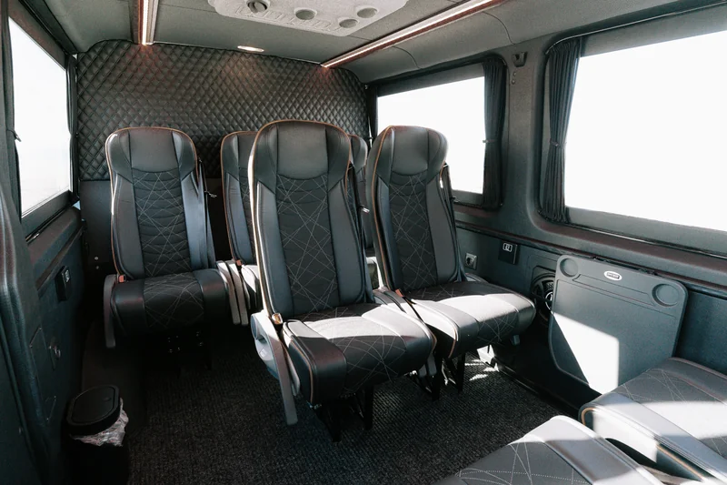 Mercedes-Benz Sprinter, 8 reisijat salong ja varustus
